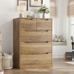 Modern 5 Drawer Dresser for Bedroom, Chest of Drawers with Storage, Wood Storage Chest Organizers with Cut-Out Handles
