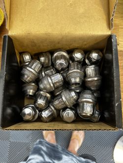 Ford Raptor Lug Nuts