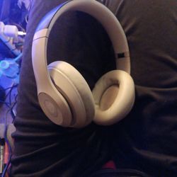 Beats Studio Pro Wireless Over-ear Bluetooth Headphones