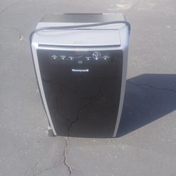 Air Conditioner/Heater/Air Purifier Combo 
