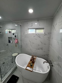 Bathtub free standing