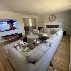 Selling  A Beautiful And Clean Sectional 
