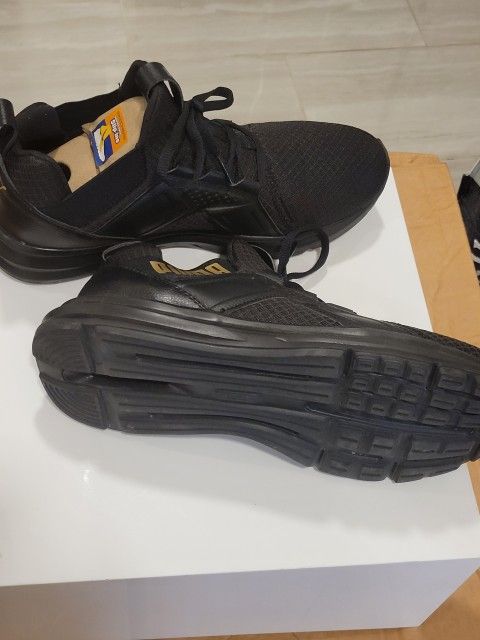 BRAND NEW PUMA SHOES & SIZE 9 .......πππ