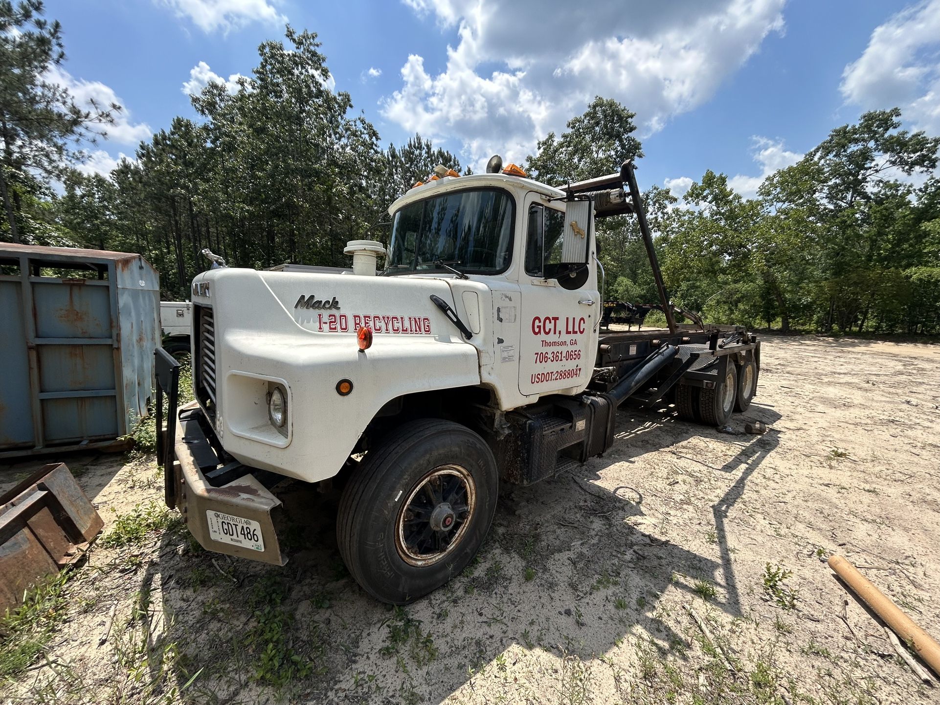 1989 Mack DM690S