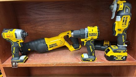 Dewalt 4 pc Tool set