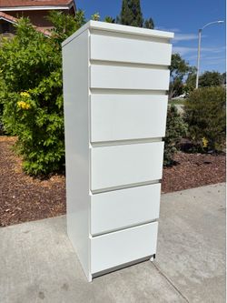 White 6 Drawer Modern Dresser Chest of Drawers Vanity Furniture Great Condition