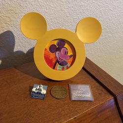 Disney Picture Frame, 2007 Coin and Pin