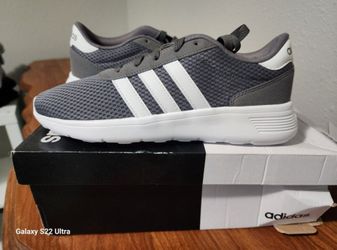 Brand New In Box,  Men/youth Adidas Size 7 . Very comfortable