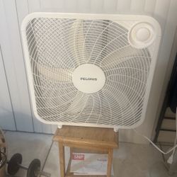 20 Hinches Window Fan Good Condition 