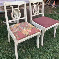 Charming Set Antique Dining Chairs!
