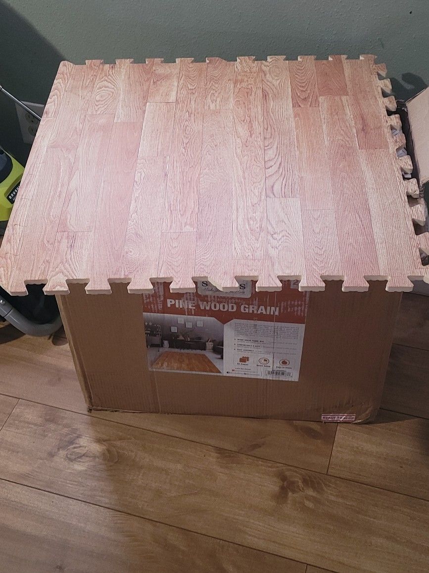 BOX OF FOAM TILES 2'X2' 96SQFT 24 PIECES