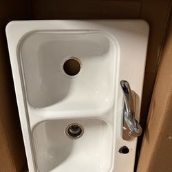 Kitchen Sink With Faucet 