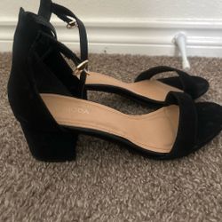 black fancy heels