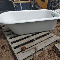 Bear Claw Tub
