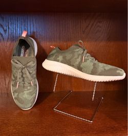 Women's Size 11 Sneakers - Skechers Ultra Flex Camo Knit