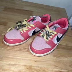 Nike Dunk Low WMNS Barbie. Size 9