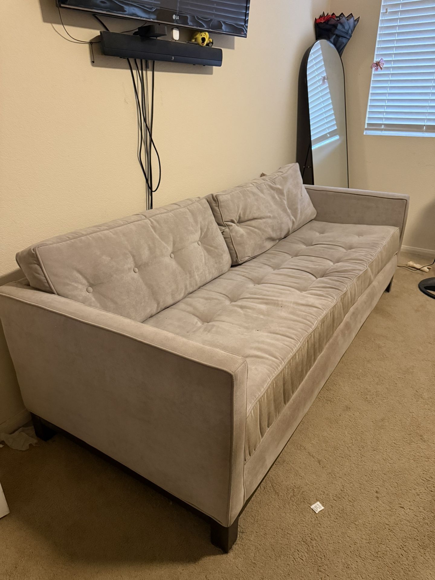 Couch  ( Comes With Brand New Seat Cushion ) 