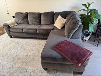 Couch/Sofa with Chaise