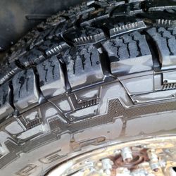 Chevy truck 2006 Tires and wheels