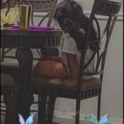 Selling a beautiful real marble dining table with 4 matching chairs