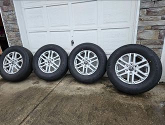 Brand new toyota Tundra 18" wheels and Tires