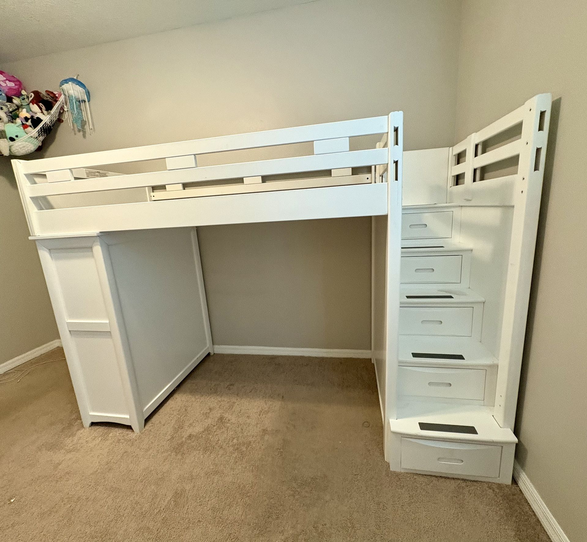 Bunk bed with steps/shelves