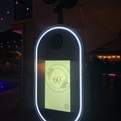 Photo booth With Unlimited Prints