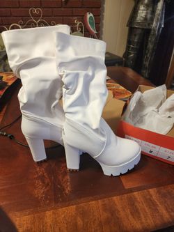 Women's Mid-calf, High-heel Boot With Round Toe NEW