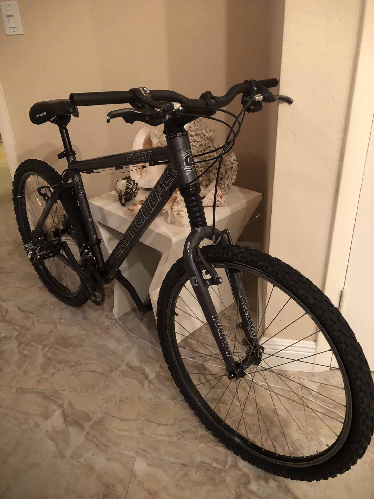 CANNONDALE F 400 MOUNTAIN BIKE !!!