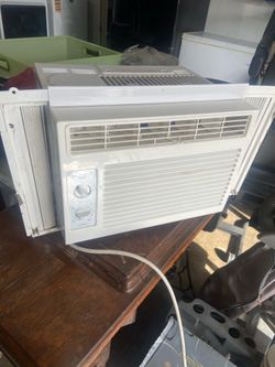 GE window air-conditioning unit