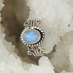 Lovely Rainbow Moonstone Shimmering Size 8925 Sterling Silver Ring