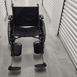 Wheelchair: Invacare Tracer SX5