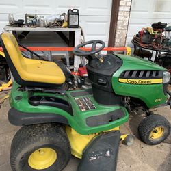 John Deere D130 Automatic Lawn Tractor/Riding Mower