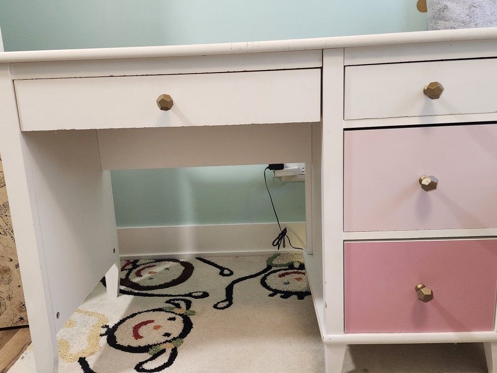Desk White/pink $36.00