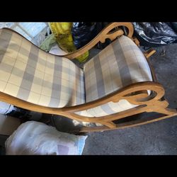 Beautiful Confortable Rocking Chair $$$reduced