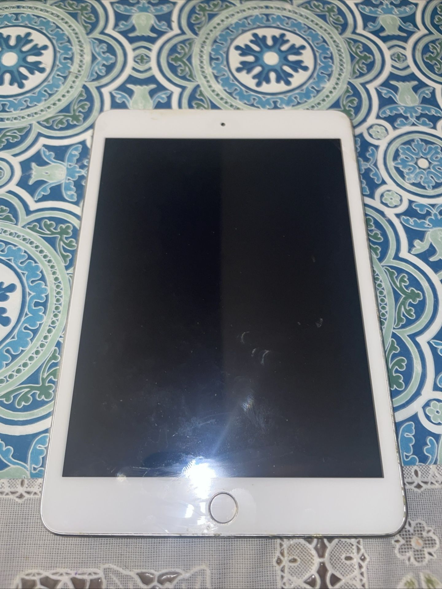 Apple iPad Mini 3 Apple iPad Mini 3 16GB WiFi - silver with case A1600