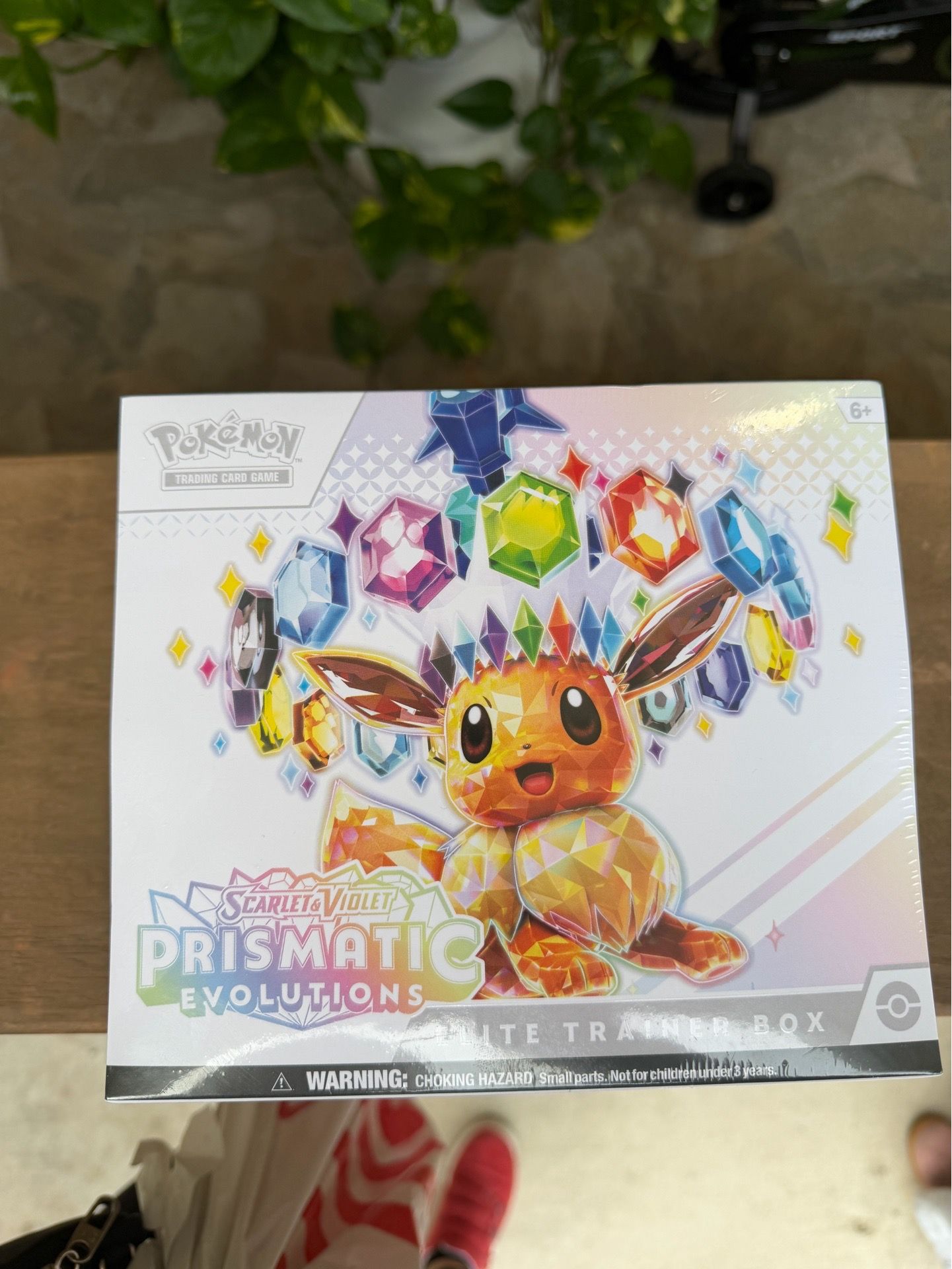 Pokemon Prismatic Evolutions ETB