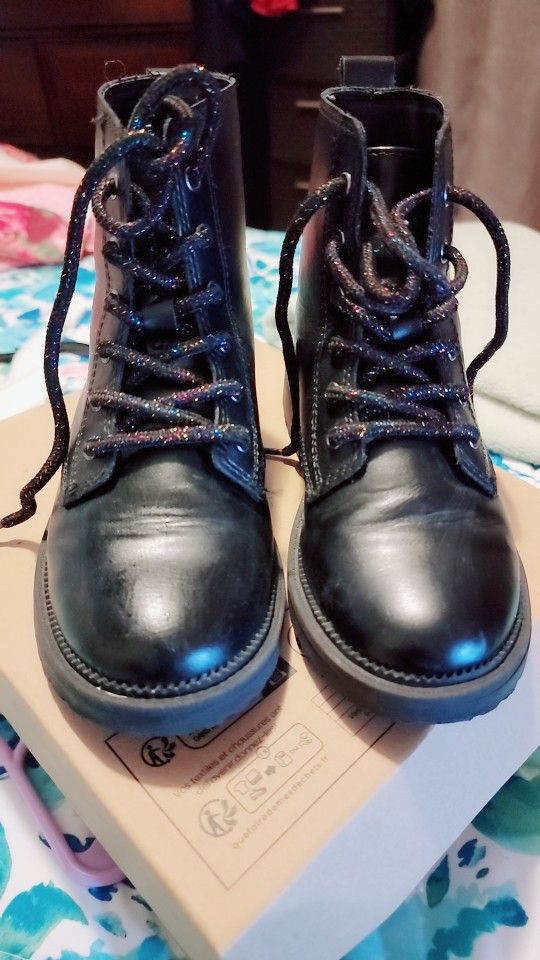 Black Boots Girls 