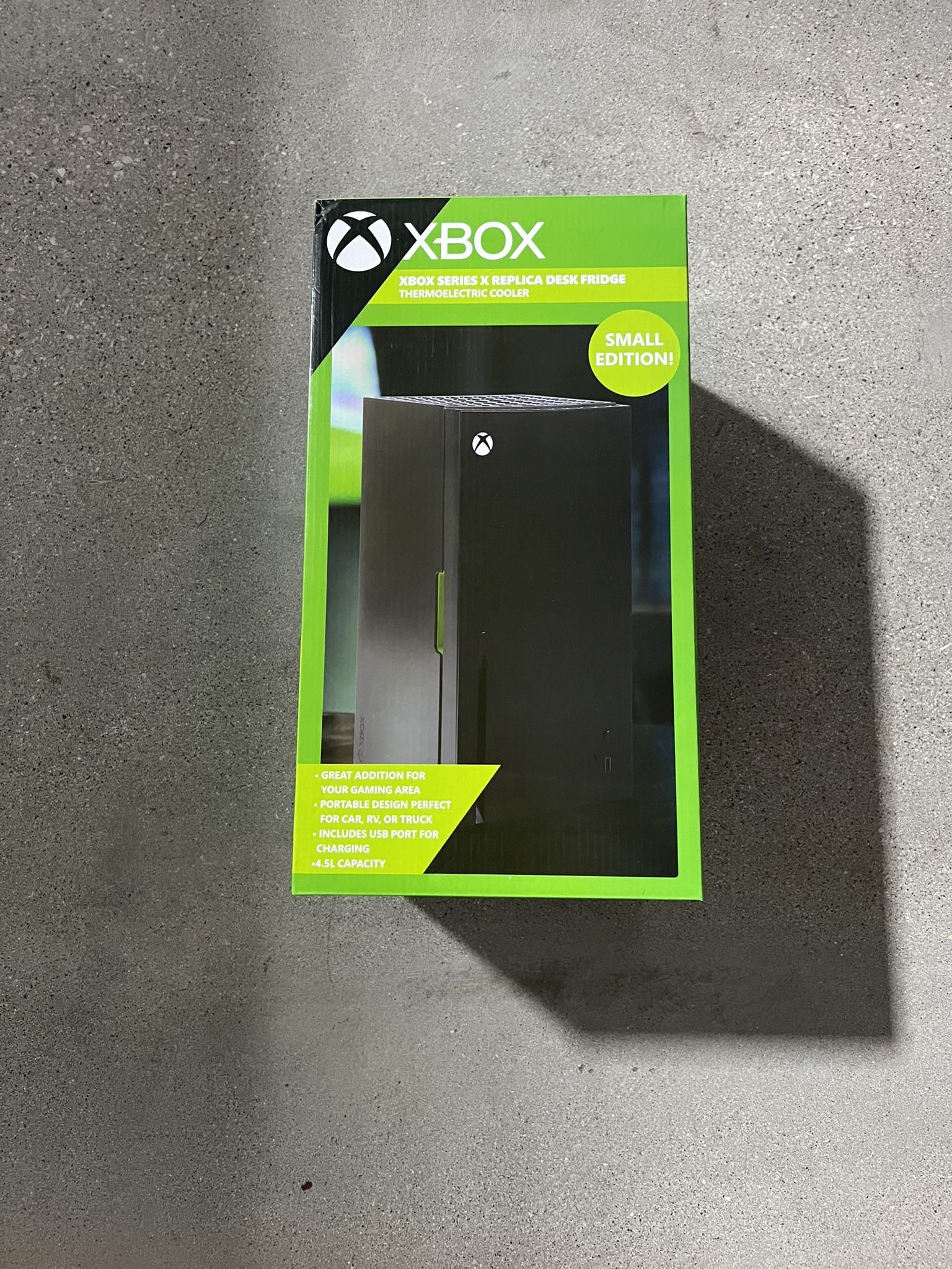 XBOX Series X Replica 8 Can Mini Fridge (Thermoelectric Cooler)