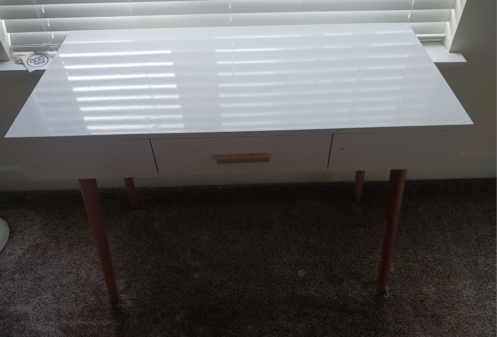 Convenience Concepts Oslo 1 Drawer Desk, White