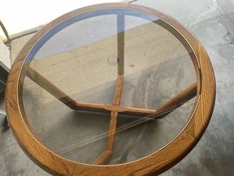 Vintage circular dinning table 46"