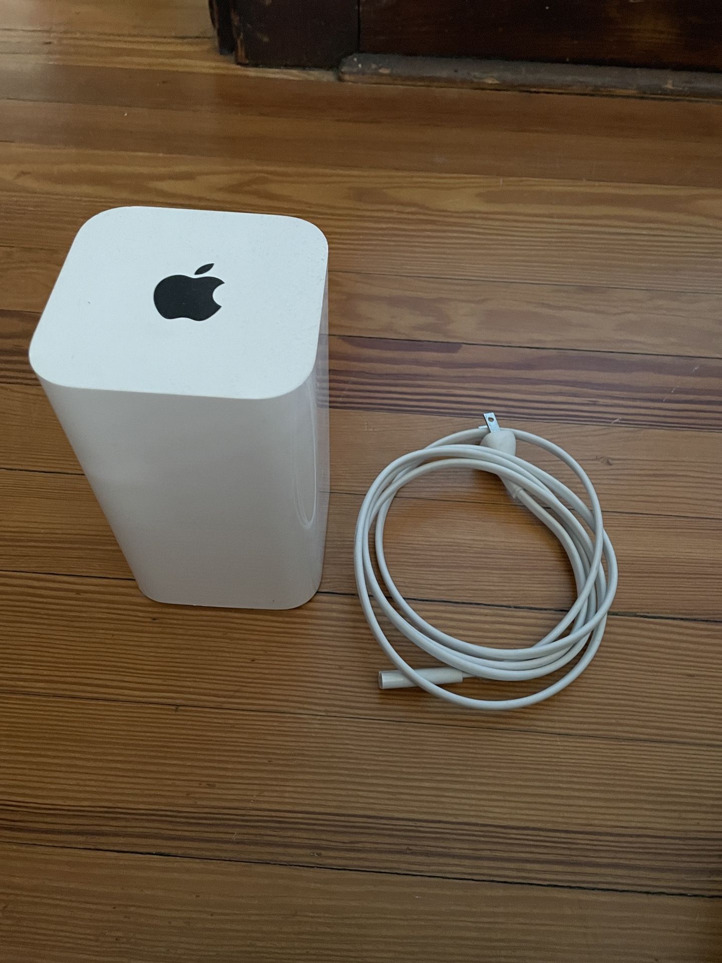 Apple Airport Extreme WiFi Router