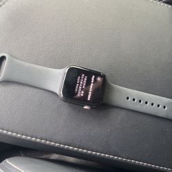 6 Gen Apple Watch 44 Mm Like New 