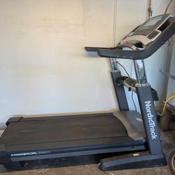 Nordic Track Commercial 2950 Folding Treadmill 