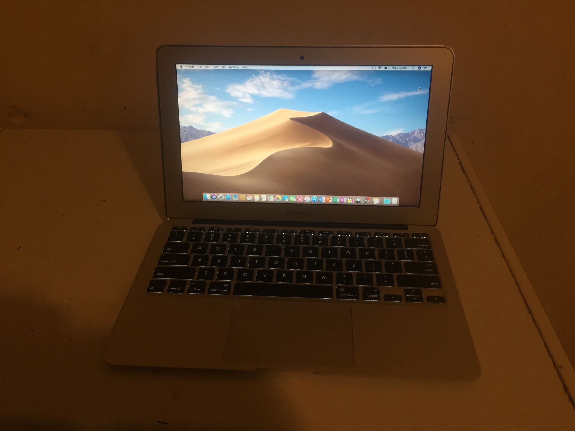 MacBook Air 2014 i5 8GB 128 solid state hard drive