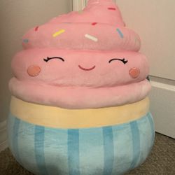 ☆Giant Cupcake Squishmallow☆