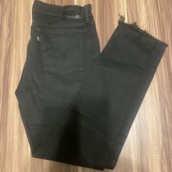 Women Levi’s Jean Size 30                            Z 