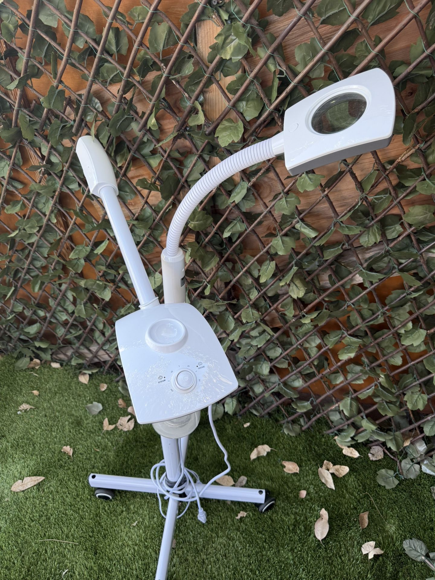 Facial Steamer With Magnifying Glass