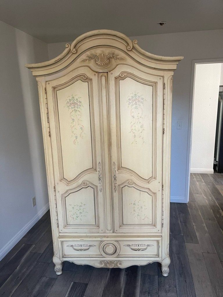Thomasville Armoire