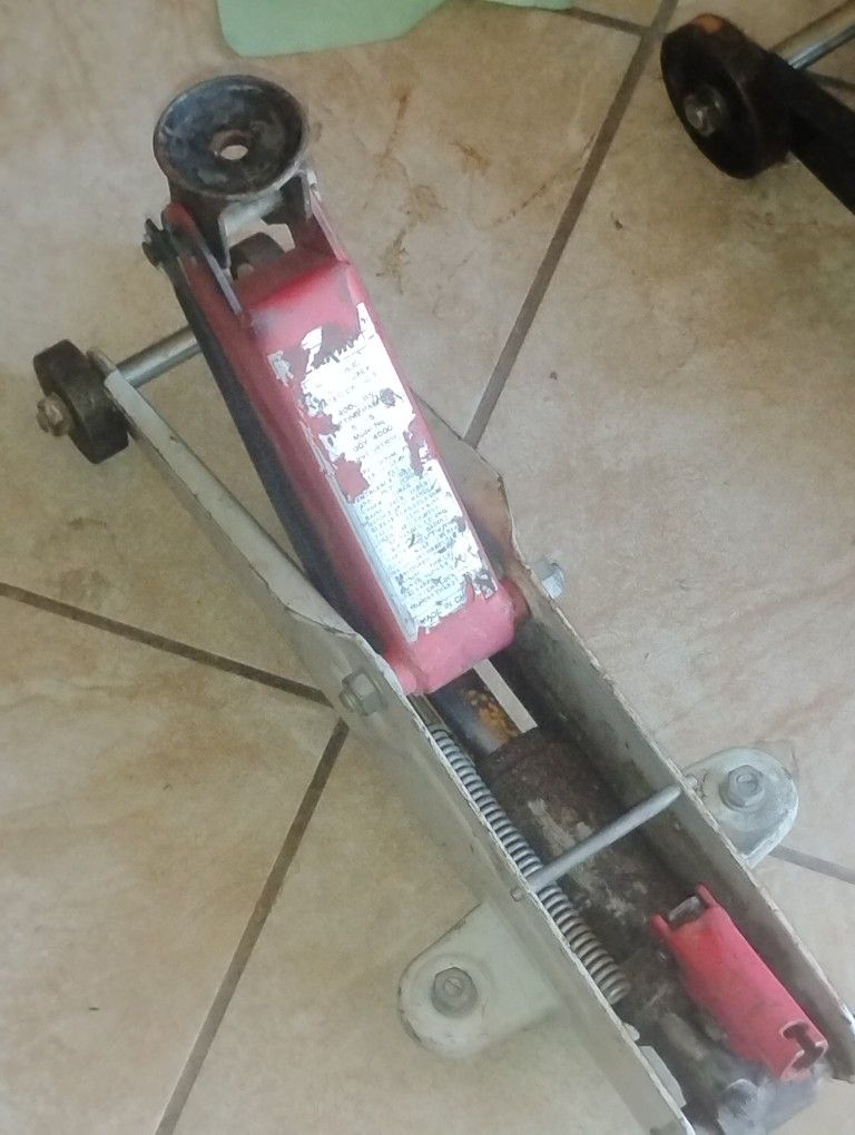 hydraulic jack